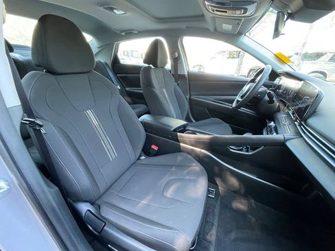 Used 2025 Hyundai Elantra SEL FWD image 30