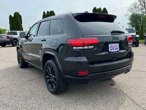 Used 2017 Jeep Grand Cherokee Altitude AWD/4WD image 3