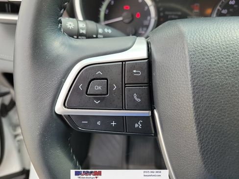 Used 2023 Toyota Highlander XLE FWD image 24