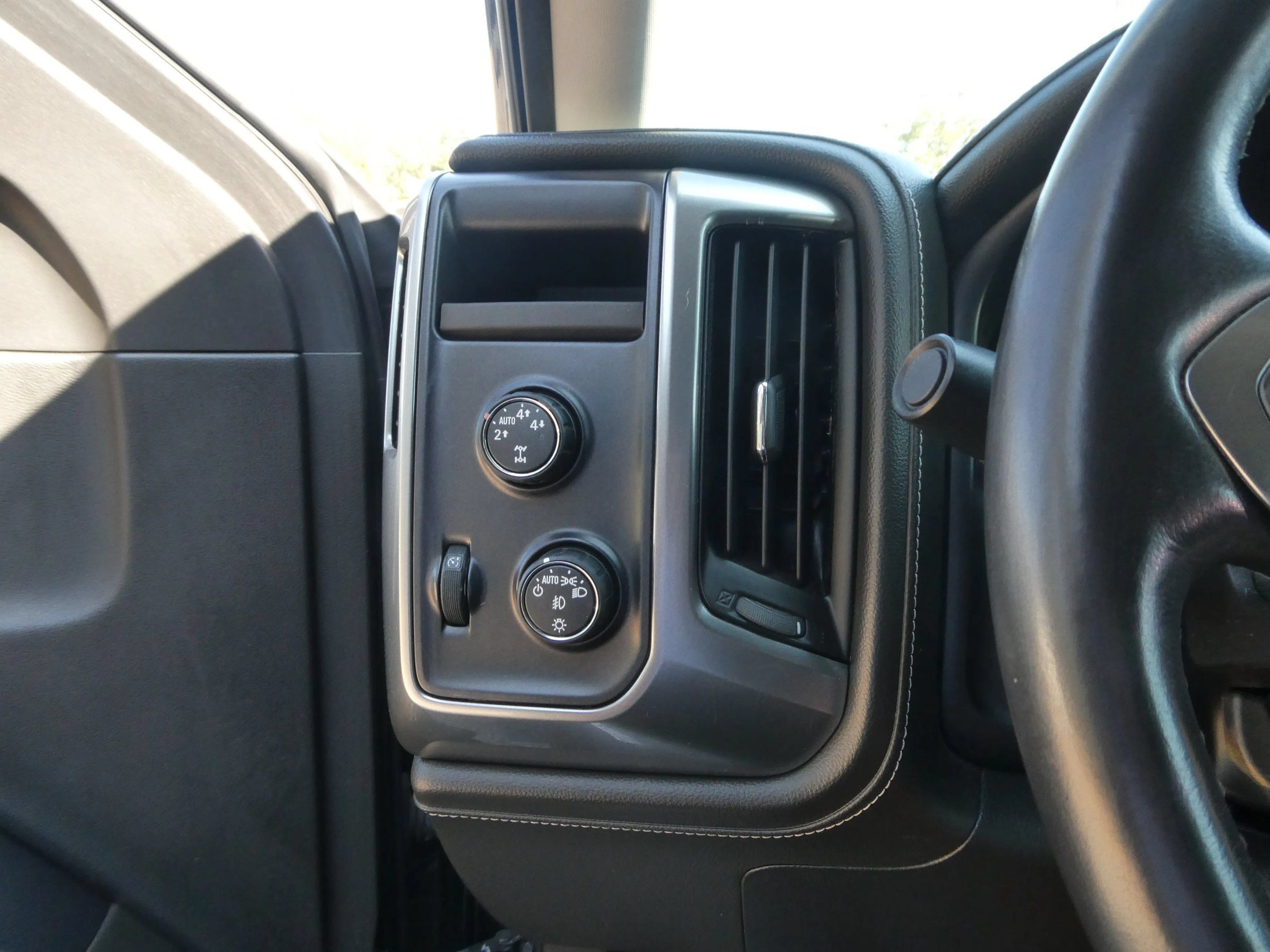 Used 2016 Chevrolet Silverado 1500 LTZ Z71 w/ LTZ Plus Package AWD/4WD image 16