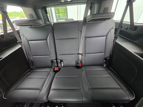 Used 2025 GMC Yukon XL Elevation w/ Technology Package AWD/4WD image 12