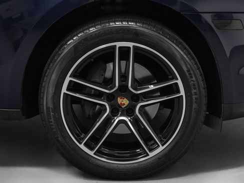 Certified 2019 Porsche Macan AWD/4WD image 15