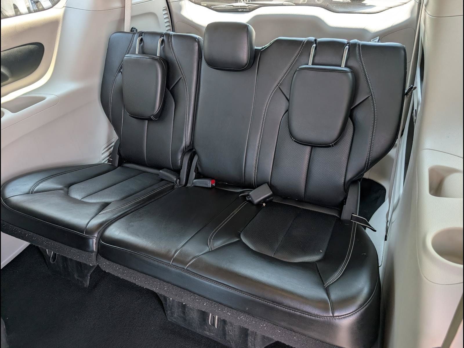 Used 2024 Chrysler Pacifica Touring-L FWD image 13
