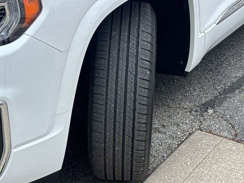 Used 2023 GMC Acadia Denali image 10