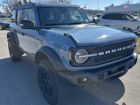 Used 2023 Ford Bronco Wildtrak image 2