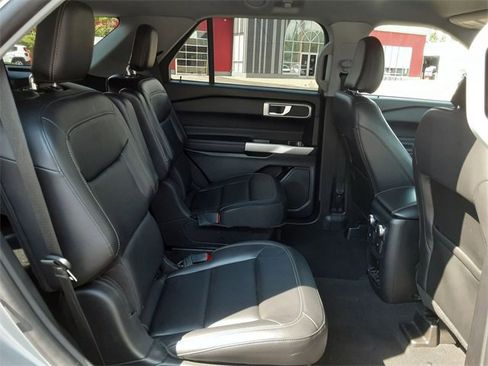 Used 2022 Ford Explorer XLT w/ Equipment Group 202A image 49