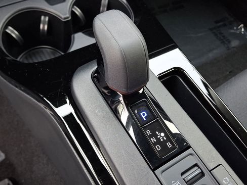 Used 2024 Toyota Prius Prime SE image 18