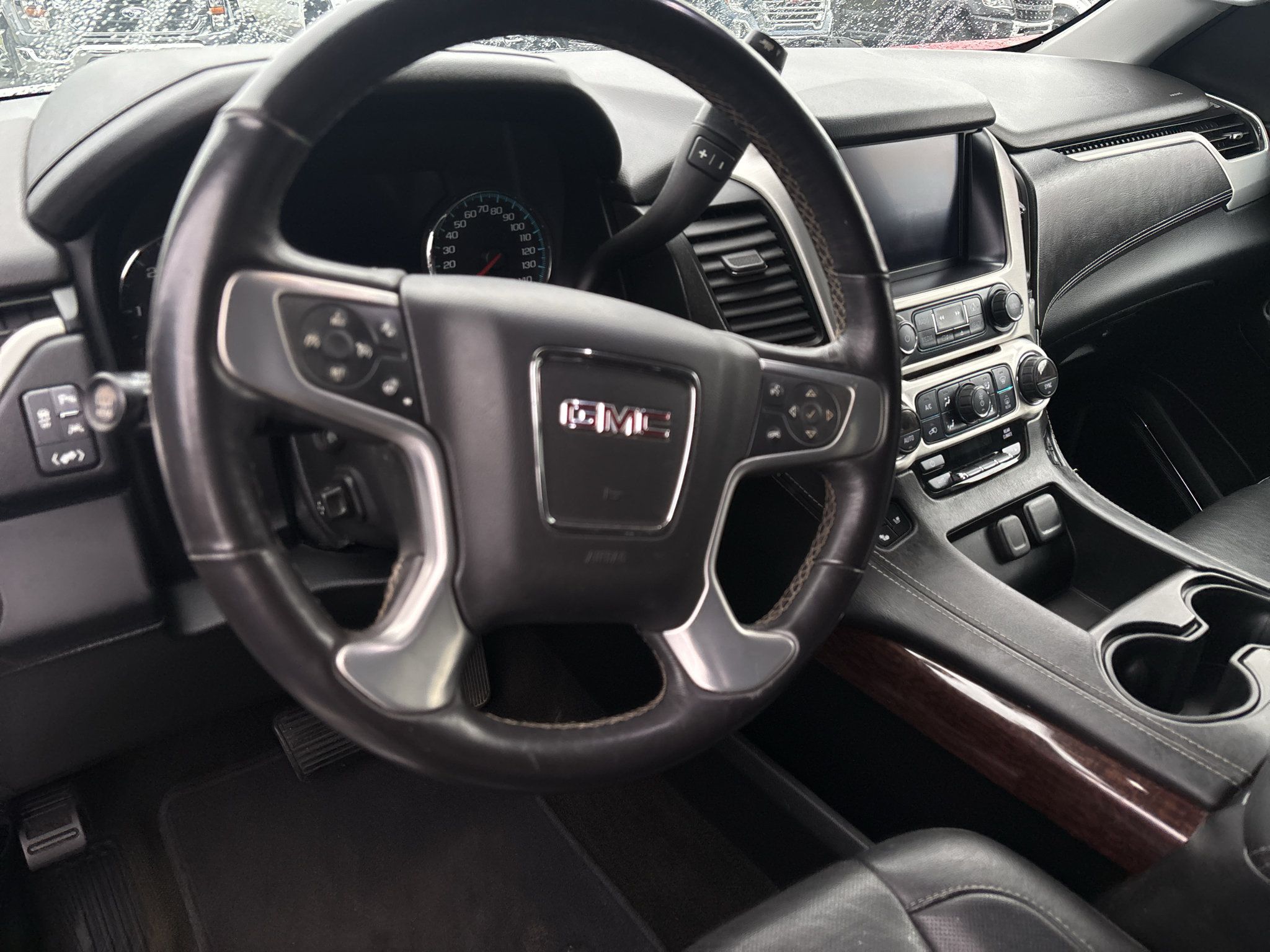 Used 2017 GMC Yukon SLT AWD/4WD image 6