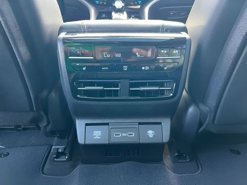 Used 2024 Acura MDX SH-AWD w/ Advance Package image 16