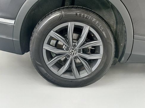 Used 2023 Volkswagen Tiguan SE w/ Panoramic Sunroof Package FWD image 32