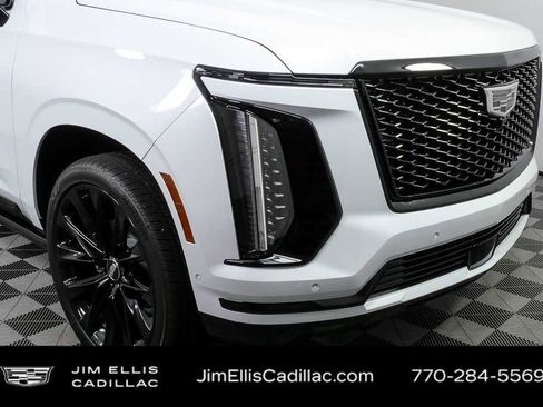 Used 2026 Cadillac Escalade ESV Platinum Sport w/ LPO, ONYX Package AWD/4WD image 38