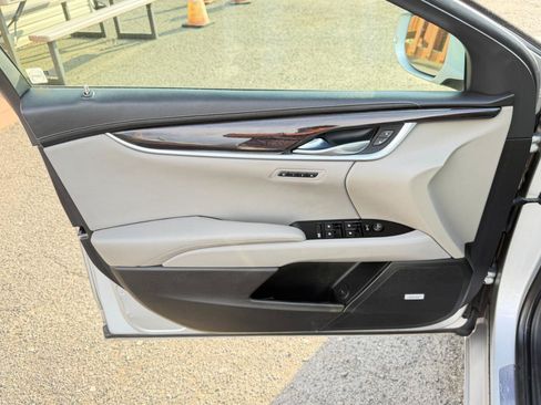 Used 2016 Cadillac XTS Luxury FWD image 16