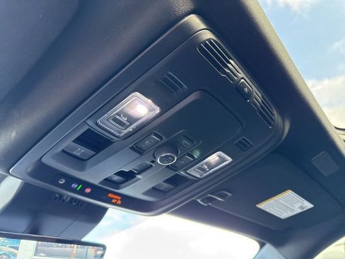 Used 2025 GMC Yukon AT4 Ultimate image 33