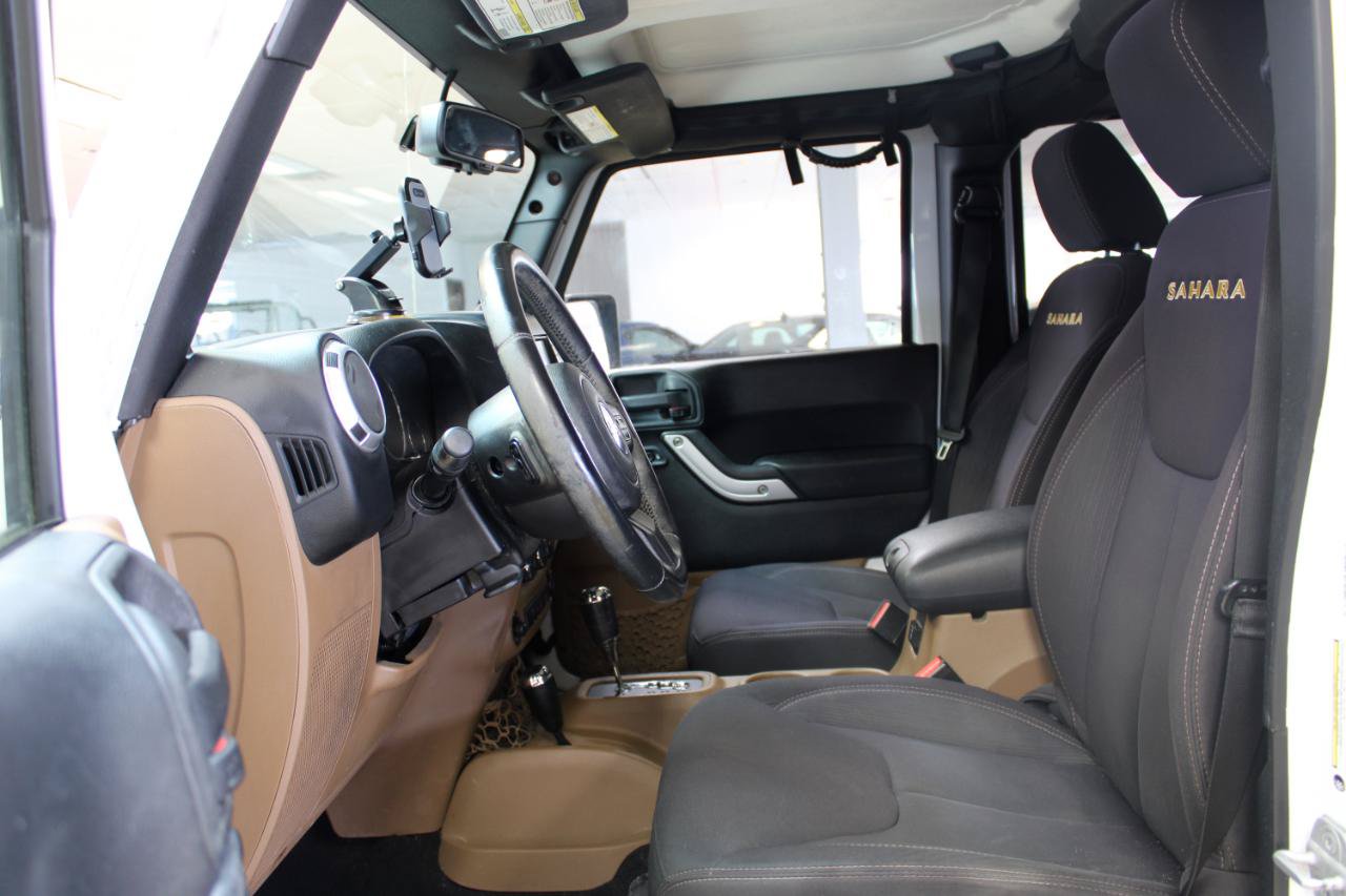 Used 2013 Jeep Wrangler Unlimited Sahara w/ Connectivity Group AWD/4WD image 29