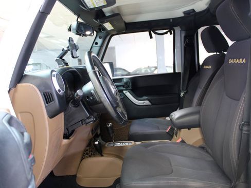 Used 2013 Jeep Wrangler Unlimited Sahara w/ Connectivity Group AWD/4WD image 29