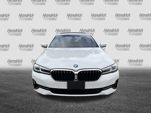 Used 2023 BMW 530e w/ Premium Package image 3