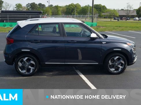 Used 2025 Hyundai Venue Limited image 5