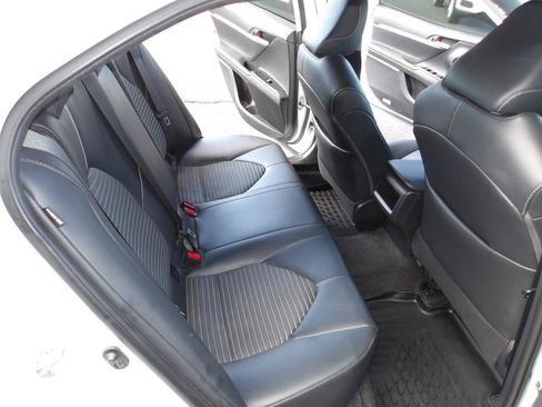 Used 2019 Toyota Camry SE FWD image 11