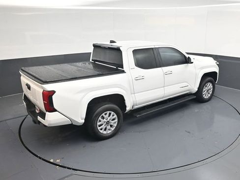 Used 2024 Toyota Tacoma SR5 AWD/4WD image 42