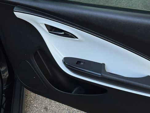 Used 2015 Chevrolet Volt Premium w/ Premium Trim Package FWD image 23