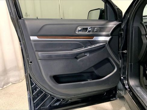 Used 2018 Ford Explorer Limited w/ Equipment Group 301A FWD image 21