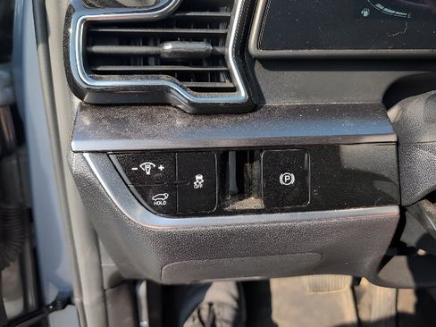 Used 2025 Kia Sportage EX w/ Premium Package FWD image 22