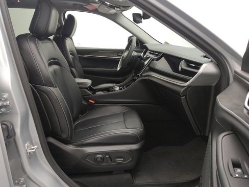 Used 2022 Jeep Grand Cherokee Limited 4xe image 21