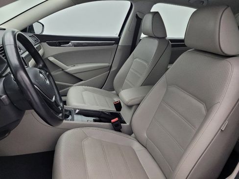 Used 2018 Volkswagen Passat 2.0T SE FWD image 17