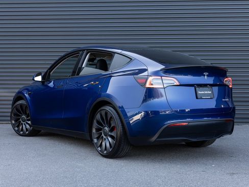 Used 2023 Tesla Model Y Performance image 3