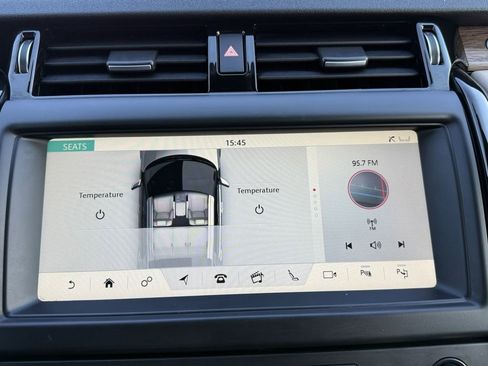 Used 2019 Land Rover Discovery SE image 16