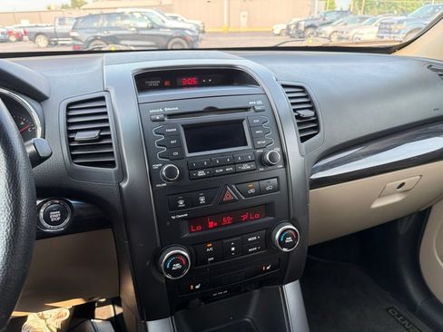 Used 2011 Kia Sorento EX w/ Premium Pkg AWD/4WD image 17