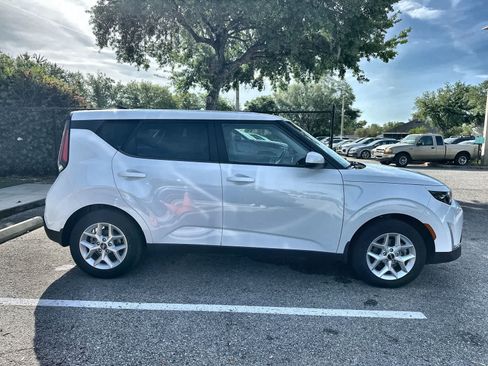 Used 2024 Kia Soul LX w/ Option Group 015 FWD image 10