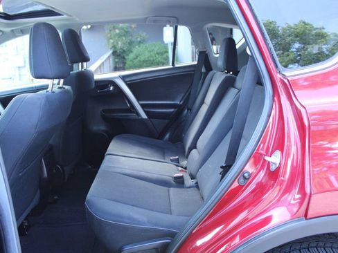 Used 2018 Toyota RAV4 XLE FWD image 31