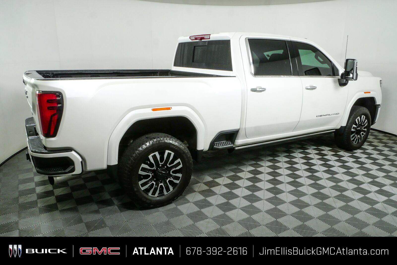 Used 2024 GMC Sierra 2500 Denali Ultimate w/ Max Trailering Package AWD/4WD image 2