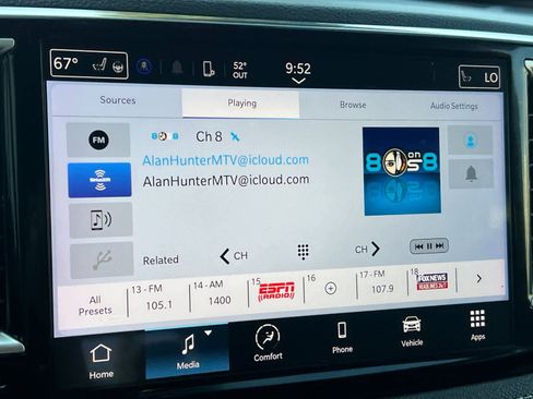 Used 2023 Chrysler Pacifica Touring-L image 20