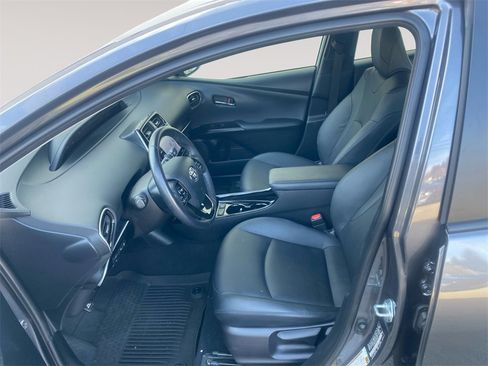 Used 2022 Toyota Prius XLE image 9