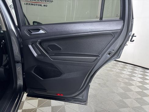 Used 2021 Volkswagen Tiguan SE image 24