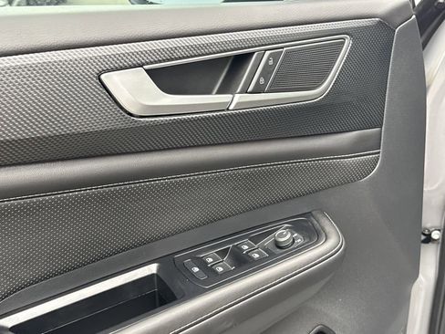 Used 2025 Volkswagen Atlas Cross Sport SEL image 25