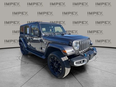 Used 2022 Jeep Wrangler Unlimited Sahara w/ Cold Weather Group image 7