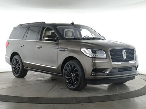 Used 2021 Lincoln Navigator Black Label w/ Special Edition Package AWD/4WD image 2