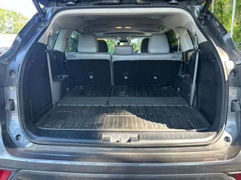 Used 2023 Toyota Highlander Limited AWD/4WD image 10