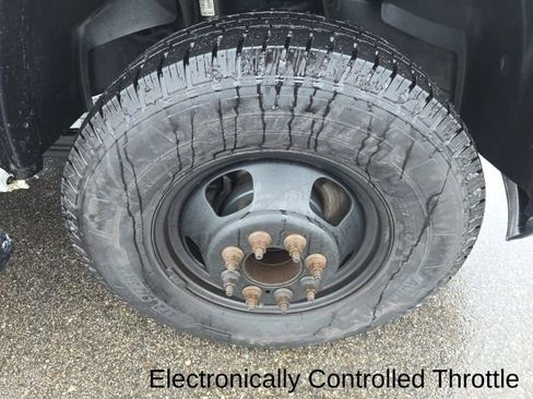 Used 2018 RAM 3500 Tradesman w/ Chrome Appearance Group image 32