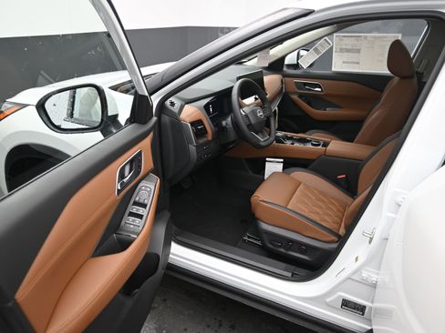 New 2026 Nissan Rogue Platinum w/ Platinum Premium Package image 10