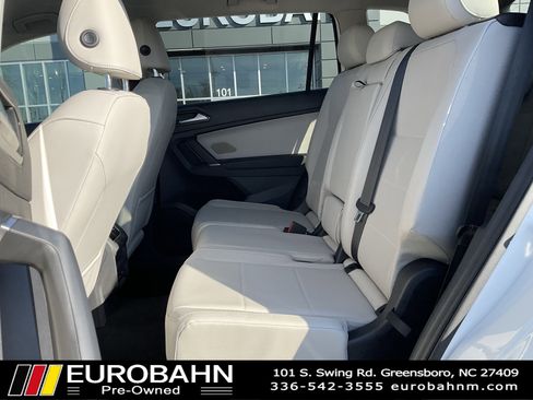 Used 2018 Volkswagen Tiguan SE image 11