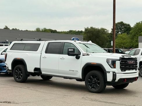 Used 2024 GMC Sierra 2500 AT4 w/ AT4 Premium Plus Package AWD/4WD image 29