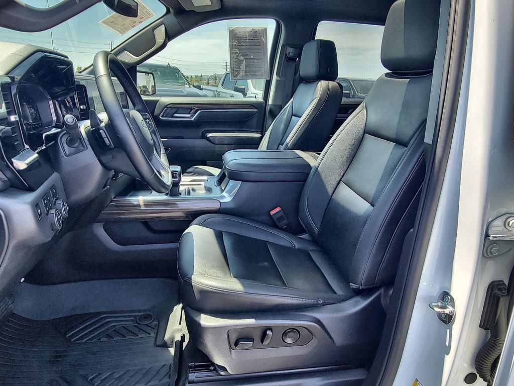 Used 2024 Chevrolet Silverado 1500 LT Trail Boss w/ Convenience Package II AWD/4WD image 20