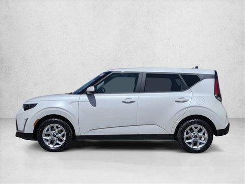 Used 2025 Kia Soul LX w/ LX Technology Package FWD image 9