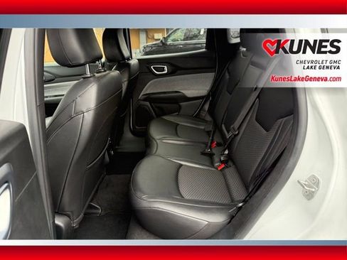 Used 2025 Jeep Compass Latitude image 14