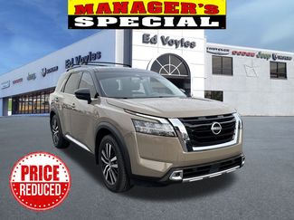 Used 2023 Nissan Pathfinder Platinum video 1