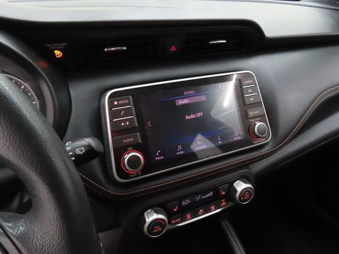 Used 2018 Nissan Kicks SR w/ Premium Package FWD image 17